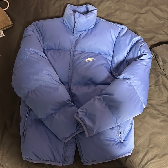 Nike Puffer Jacket - Picture 1 of 3